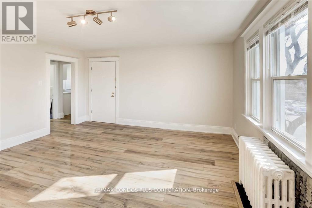 4 - 4 North Oval Street, Hamilton, Ontario  L8S 3Y6 - Photo 4 - X12520682