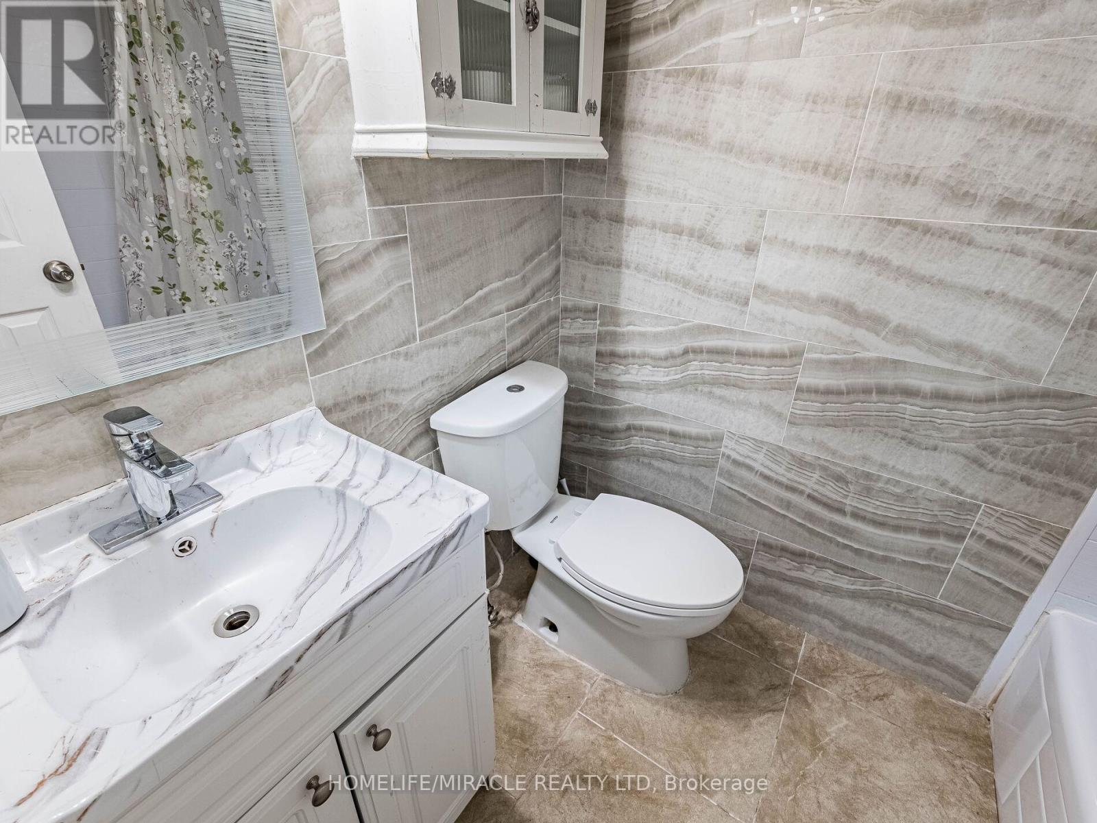 11 Hector Court, Brampton, Ontario L6S 1P1 - Photo 24 - W12517428