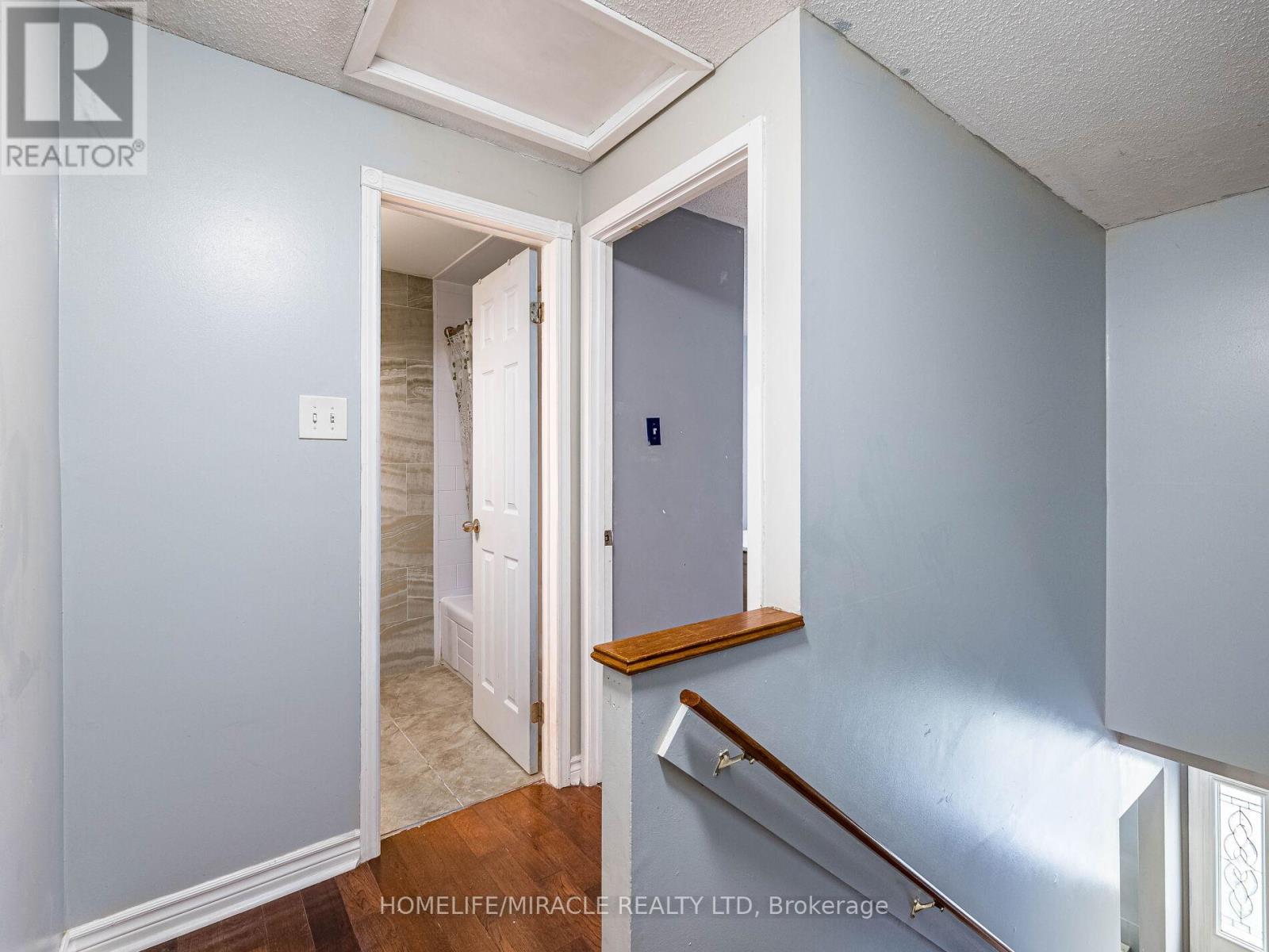 11 Hector Court, Brampton, Ontario L6S 1P1 - Photo 19 - W12517428