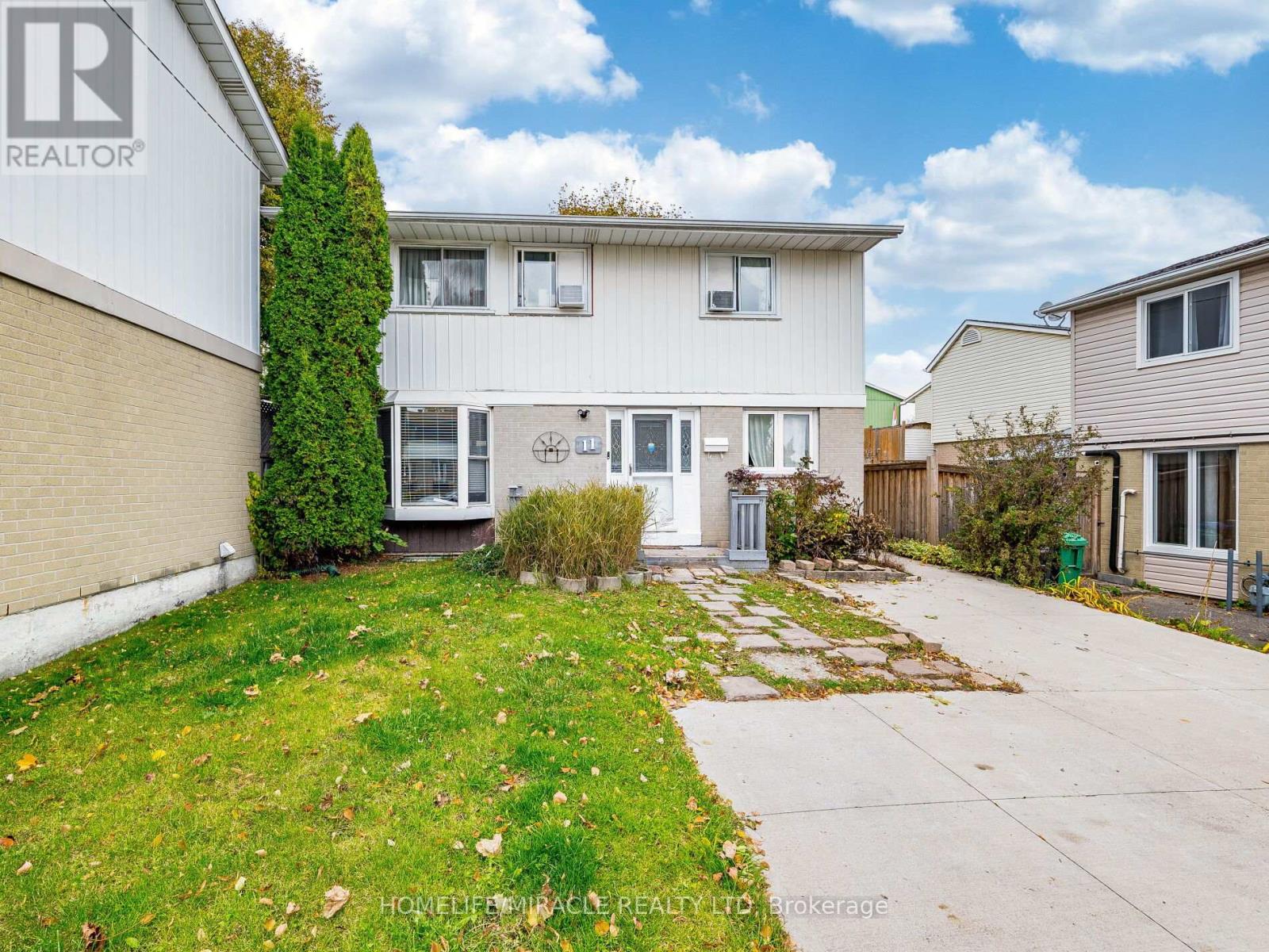 11 Hector Court, Brampton, Ontario L6S 1P1 - Photo 2 - W12517428