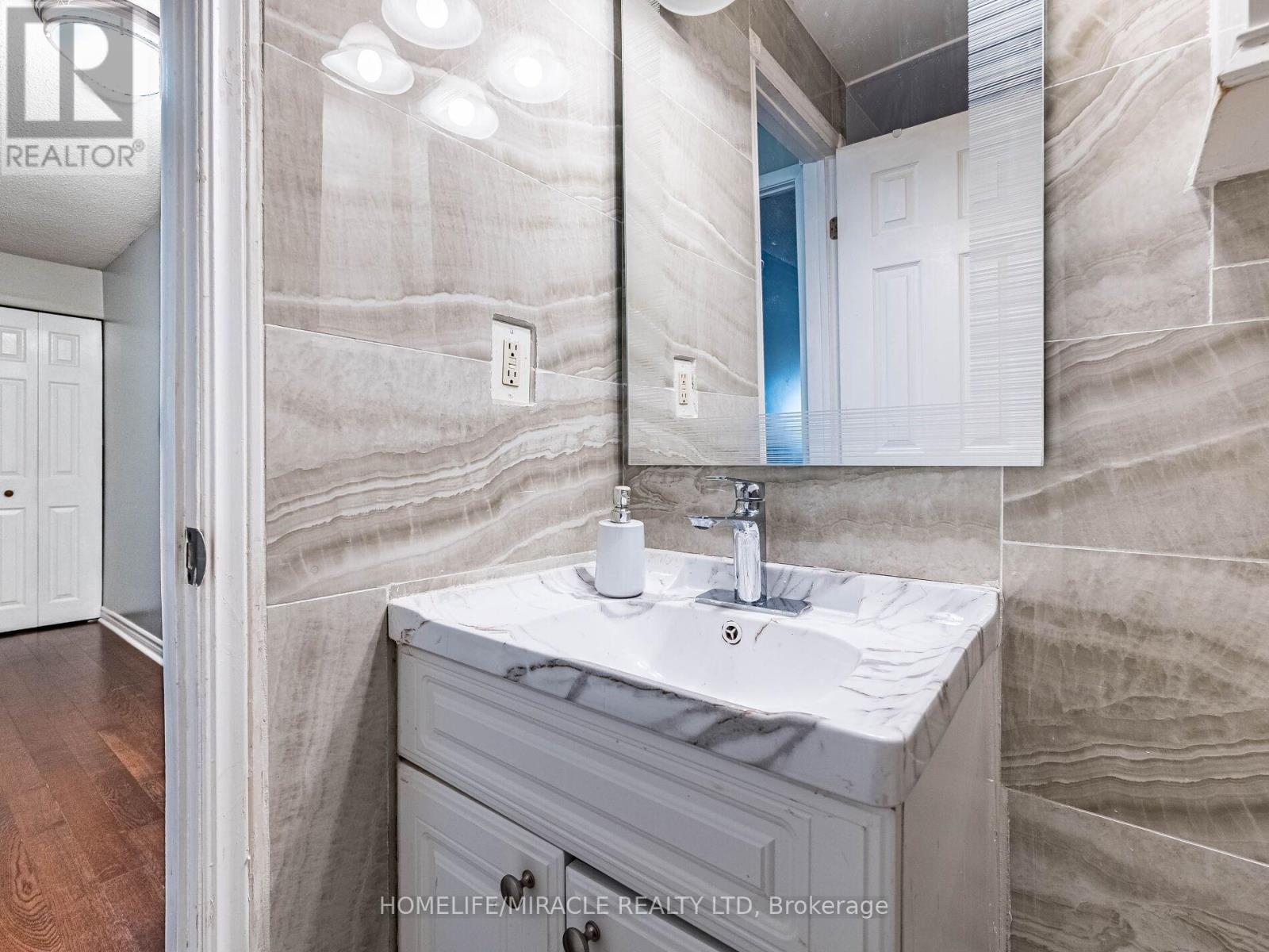 11 Hector Court, Brampton, Ontario L6S 1P1 - Photo 26 - W12517428