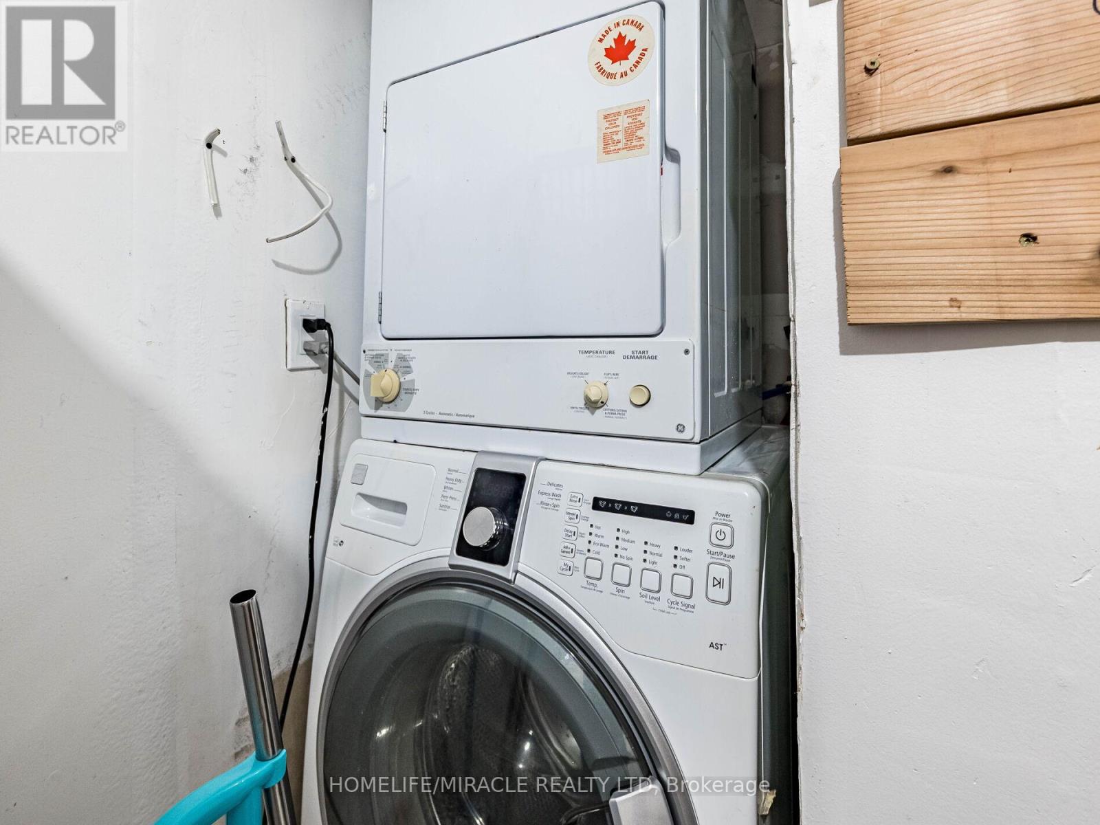 11 Hector Court, Brampton, Ontario L6S 1P1 - Photo 46 - W12517428