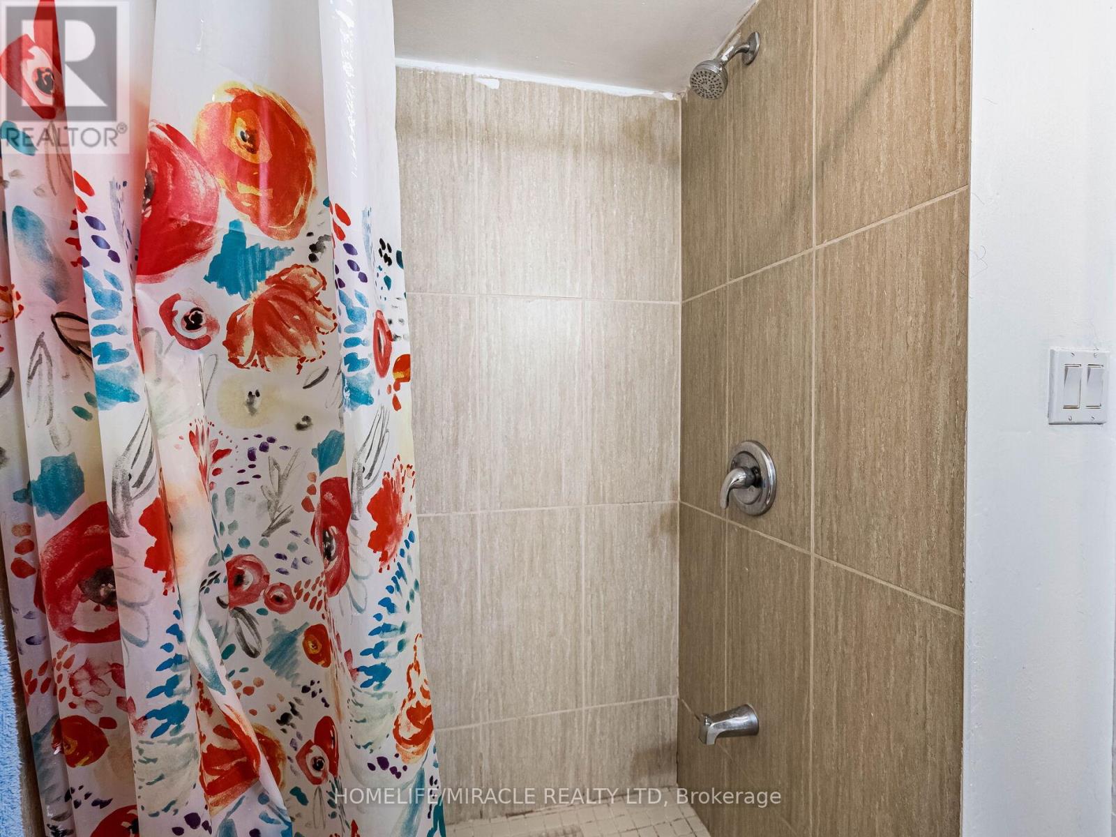 11 Hector Court, Brampton, Ontario L6S 1P1 - Photo 43 - W12517428