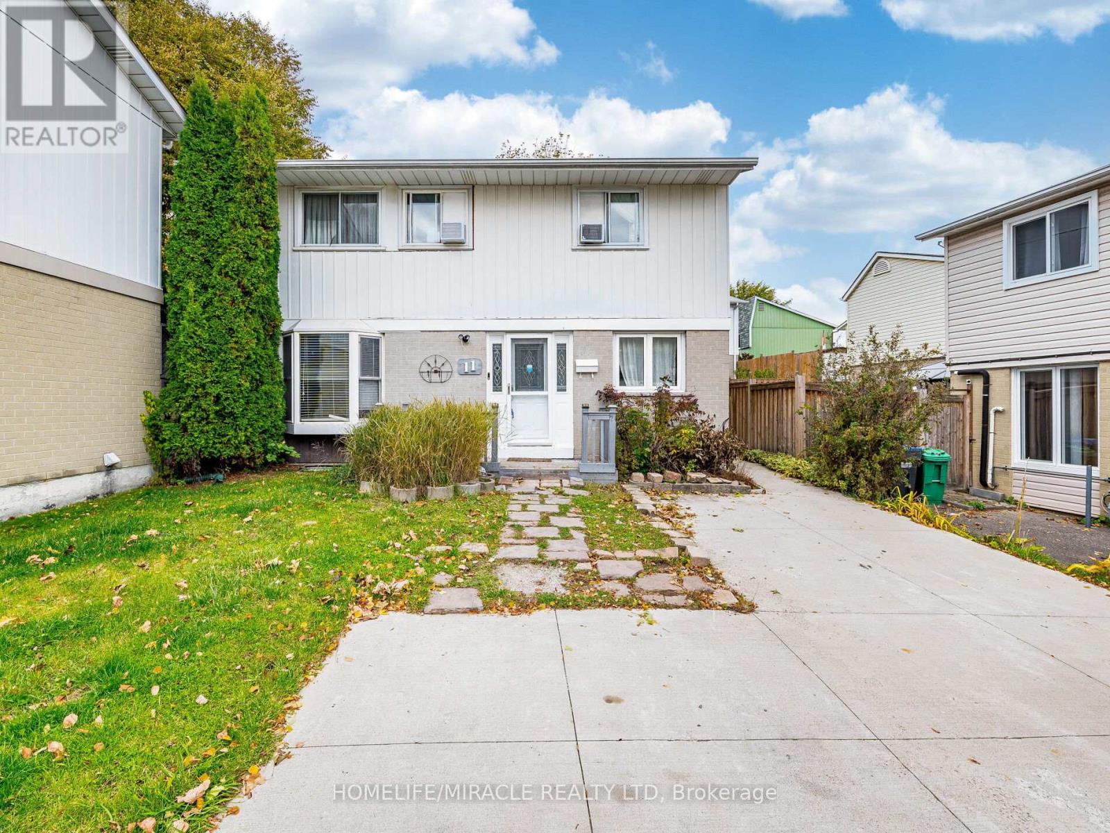 11 Hector Court, Brampton, Ontario L6S 1P1 - Photo 5 - W12517428