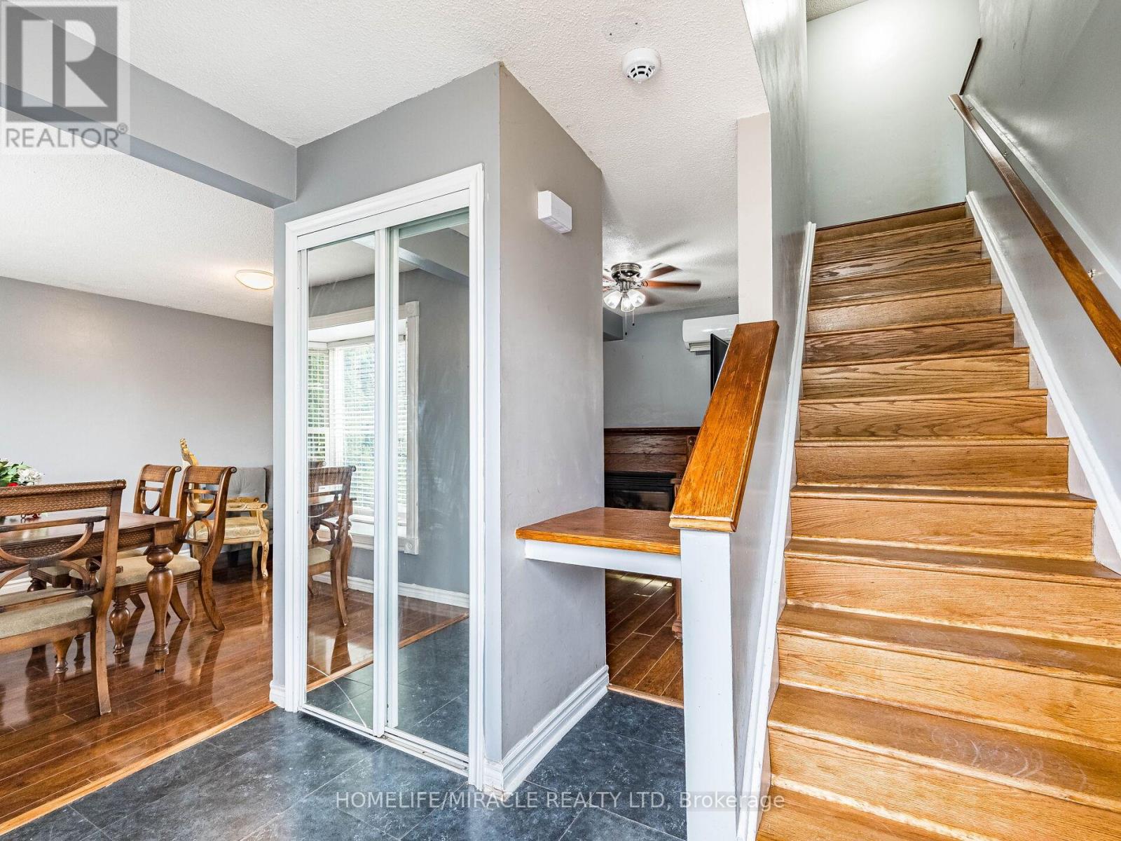 11 Hector Court, Brampton, Ontario L6S 1P1 - Photo 8 - W12517428