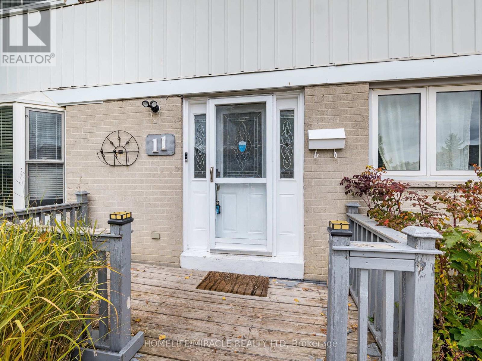 11 Hector Court, Brampton, Ontario L6S 1P1 - Photo 7 - W12517428