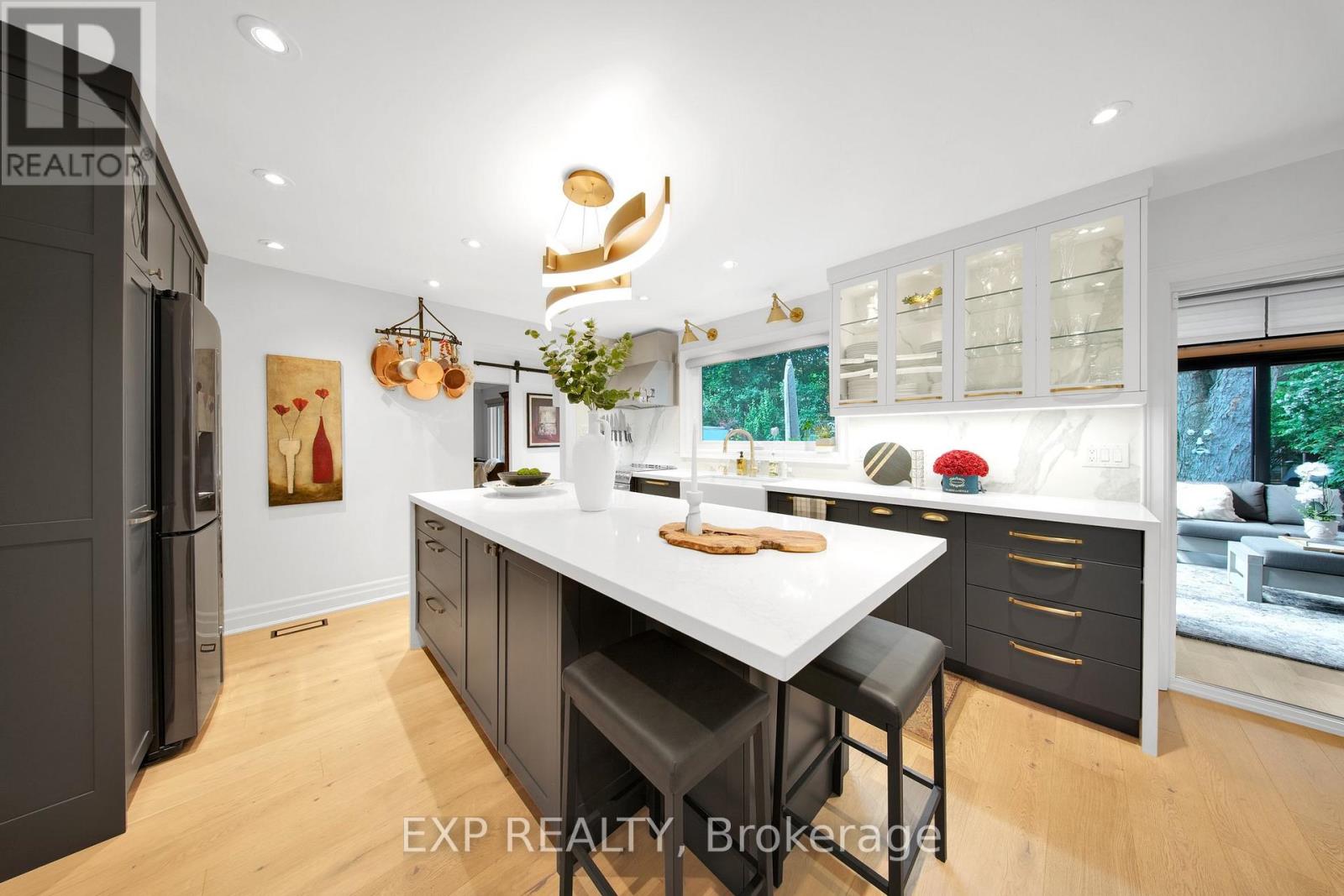 3620 Ponytrail Drive, Mississauga, Ontario  L4X 1W4 - Photo 3 - W12485377