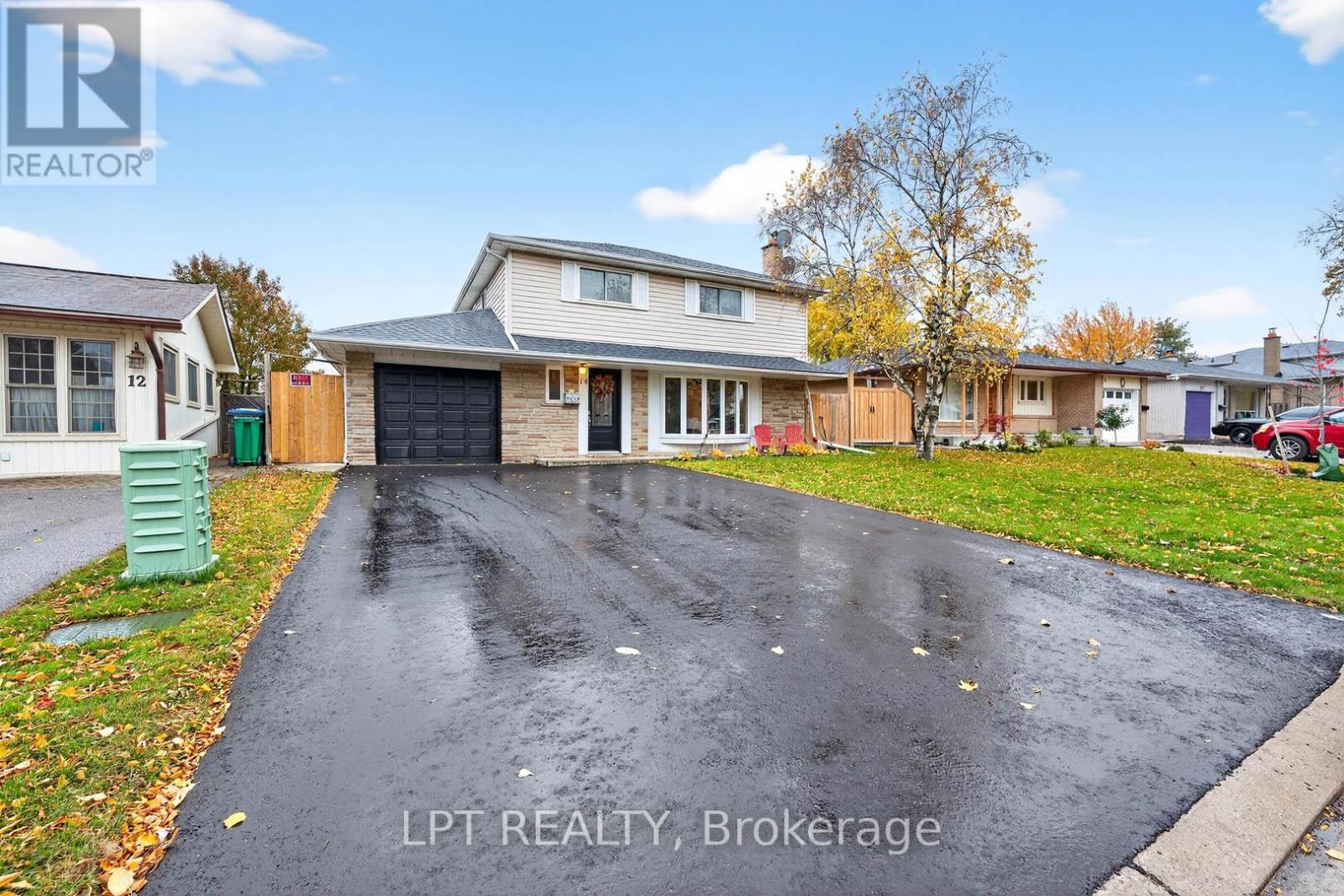 14 Caledon Crescent, Brampton, Ontario  L6W 1C5 - Photo 4 - W12518926