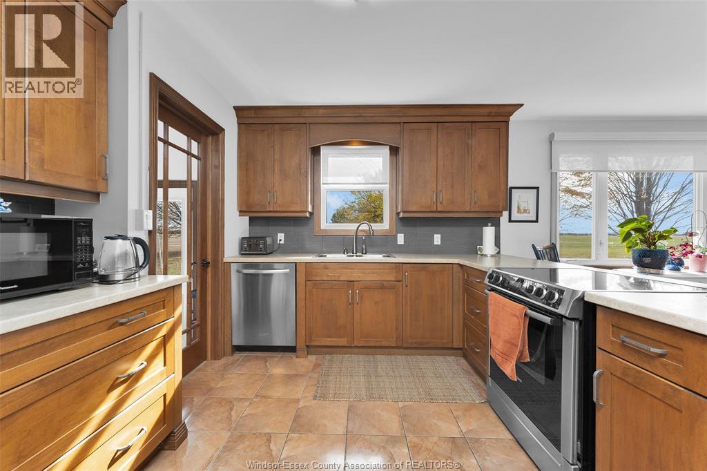 527 County Rd 42, Lakeshore, Ontario N8N 2L9 - Photo 17 - 25028291