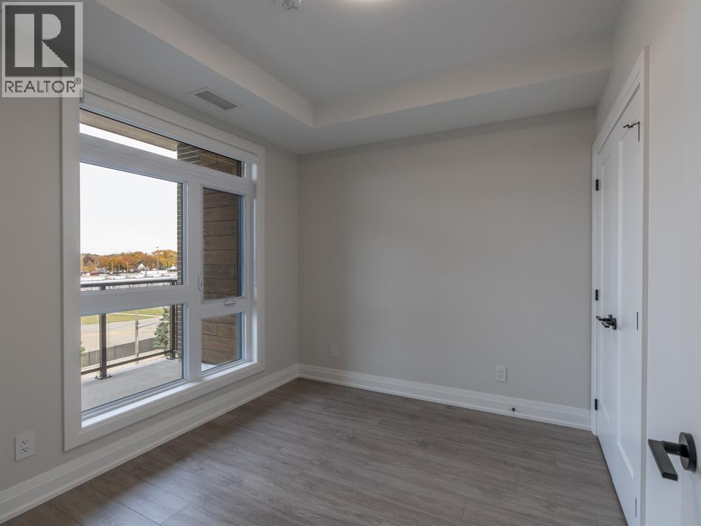 1540 Venetian Boulevard Unit# 204, Point Edward photo 8