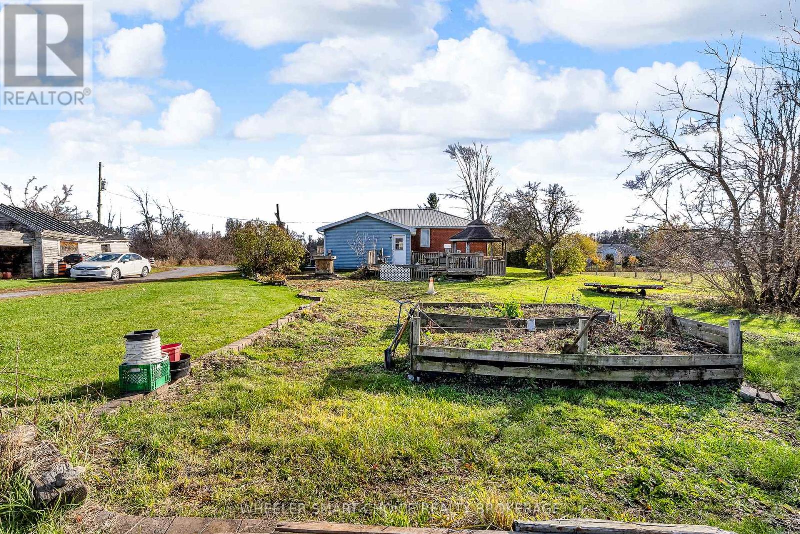 17637 Island Road E, South Stormont, Ontario K0C 1S0 - Photo 26 - X12521038