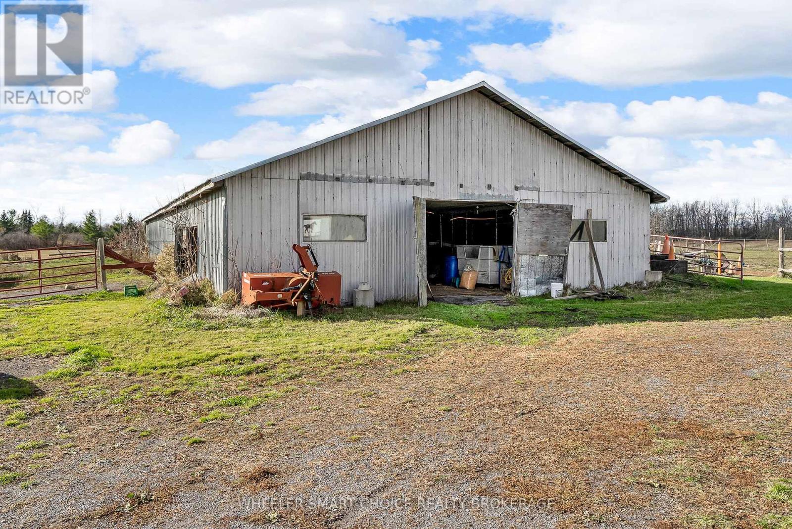 17637 Island Road E, South Stormont, Ontario K0C 1S0 - Photo 27 - X12521038