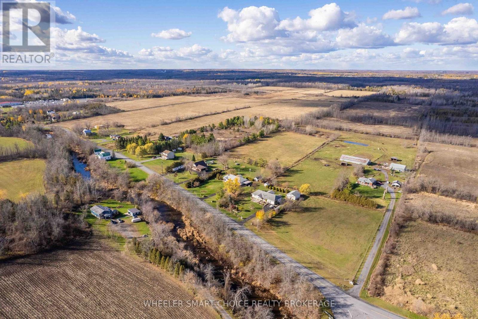 17637 Island Road E, South Stormont, Ontario K0C 1S0 - Photo 47 - X12521038