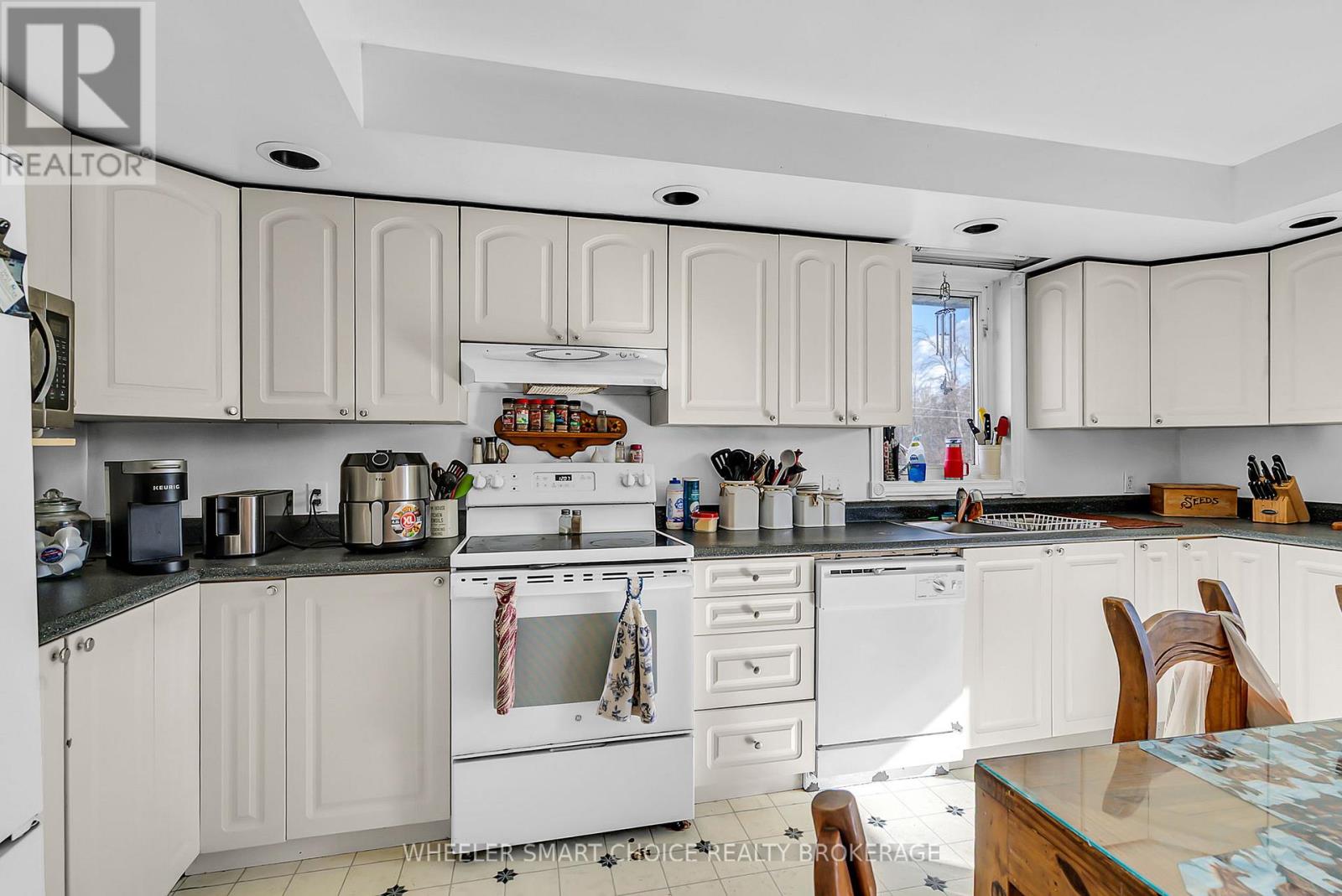 17637 Island Road E, South Stormont, Ontario K0C 1S0 - Photo 7 - X12521038