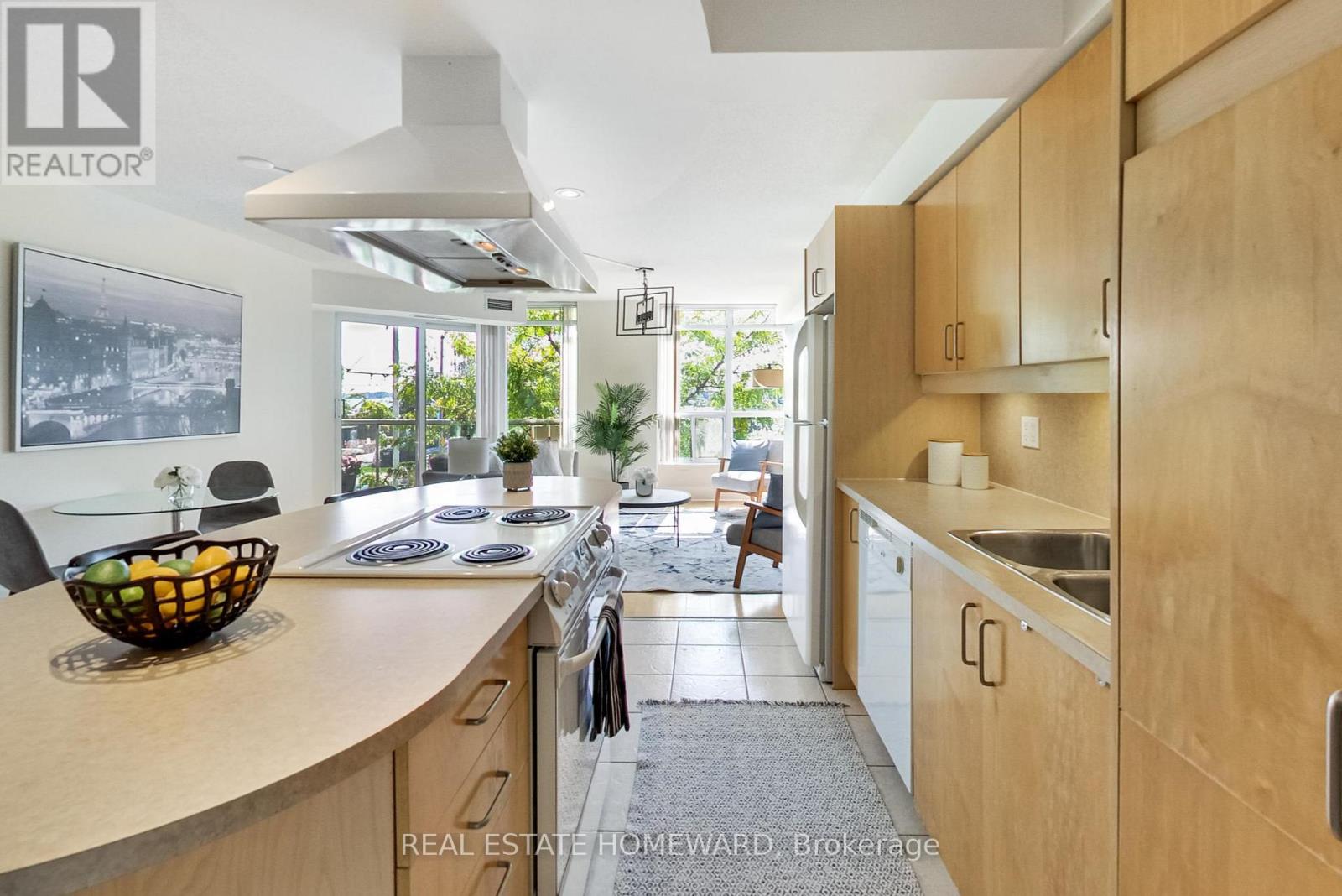 201 - 550 Queens Quay W, Toronto, Ontario  M5V 3M8 - Photo 5 - C12520716