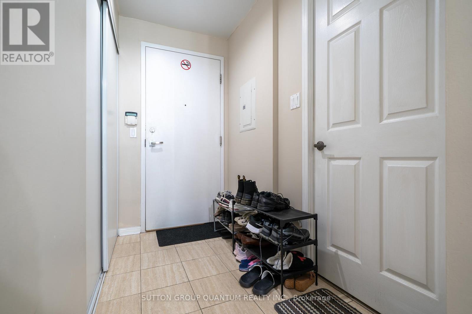 1205 - 228 Queens Quay W, Toronto, Ontario  M5J 2X1 - Photo 2 - C12520838