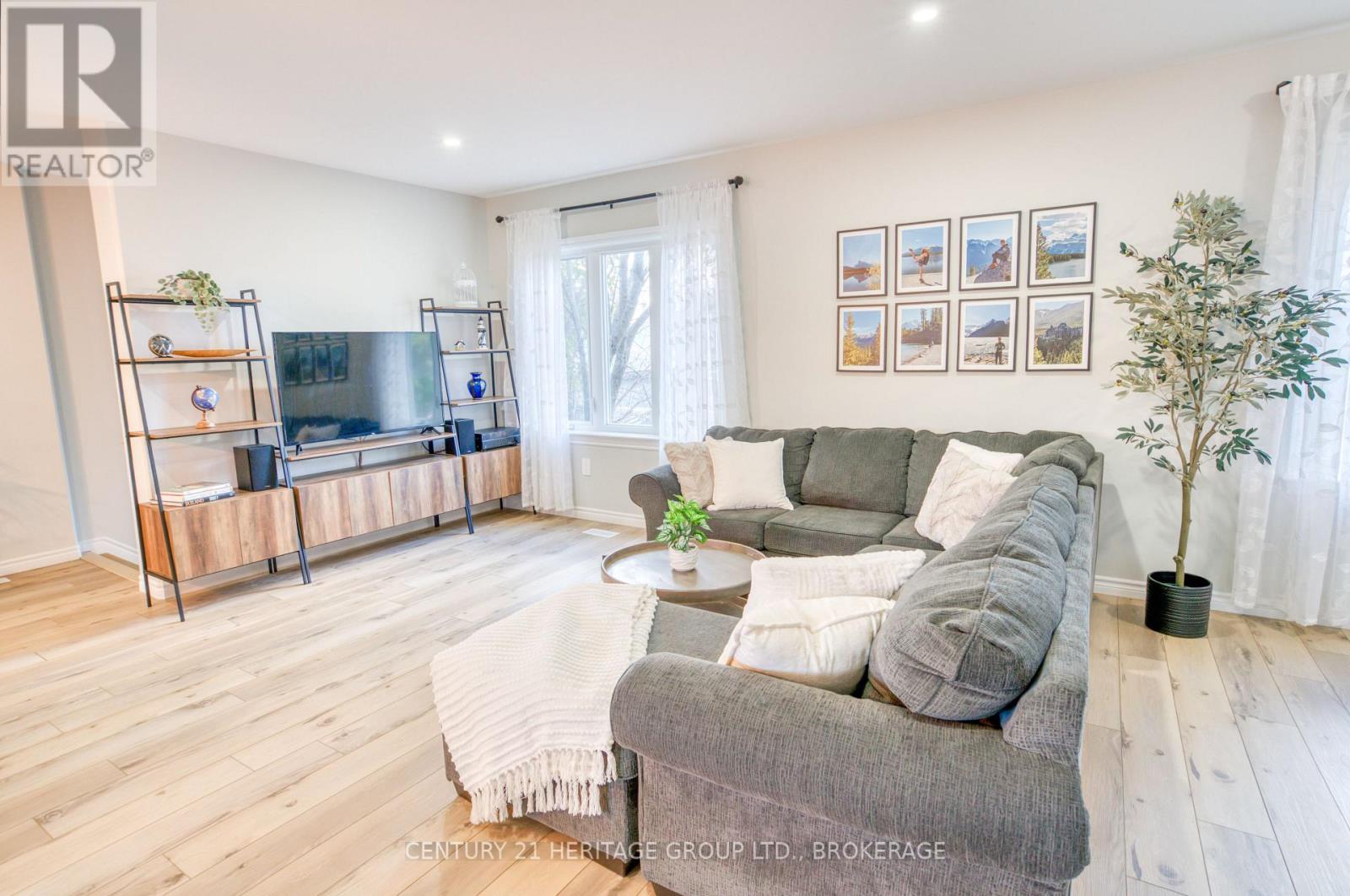 5 Cross Street, Loyalist, Ontario  K0H 2H0 - Photo 18 - X12521086