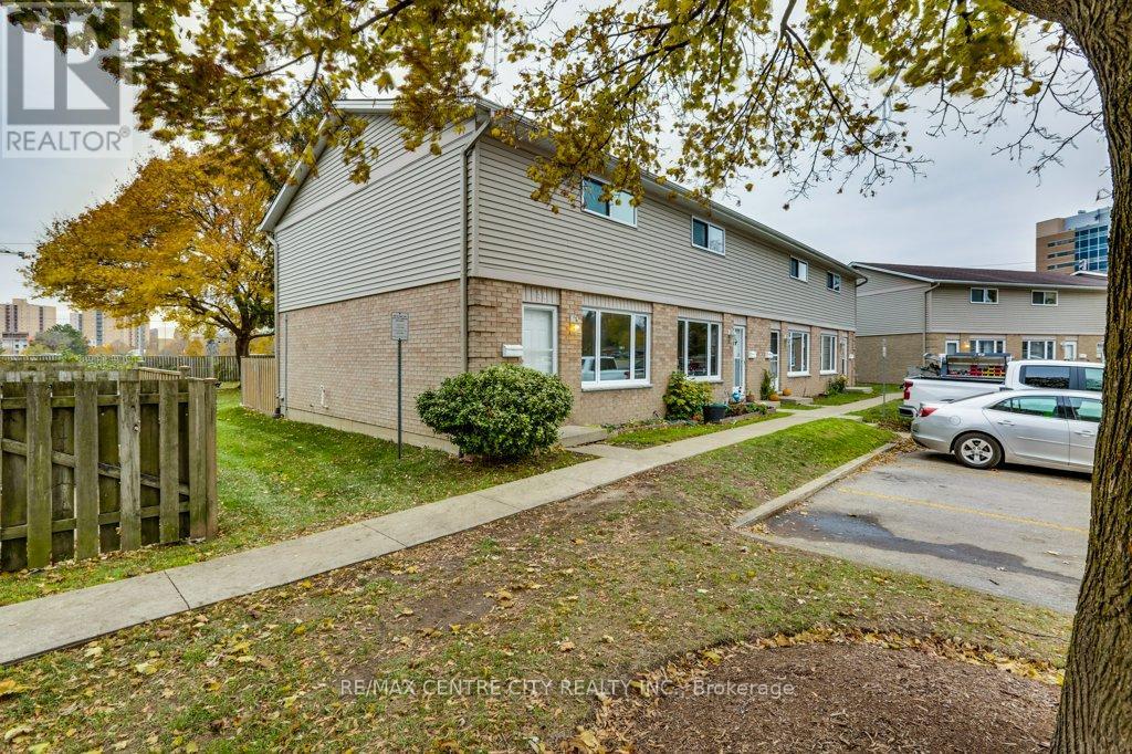 54 - 320 Westminster Avenue, London South, Ontario  N6C 5H5 - Photo 2 - X12520950