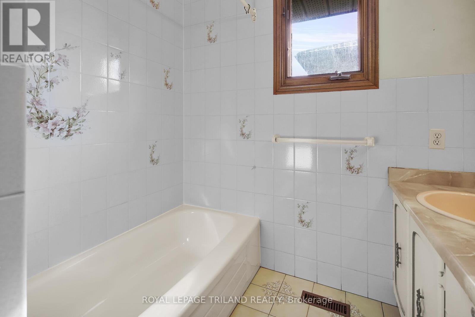 42 Applegreen Grove, London South (South N), Ontario  N6J 4K4 - Photo 15 - X12521096