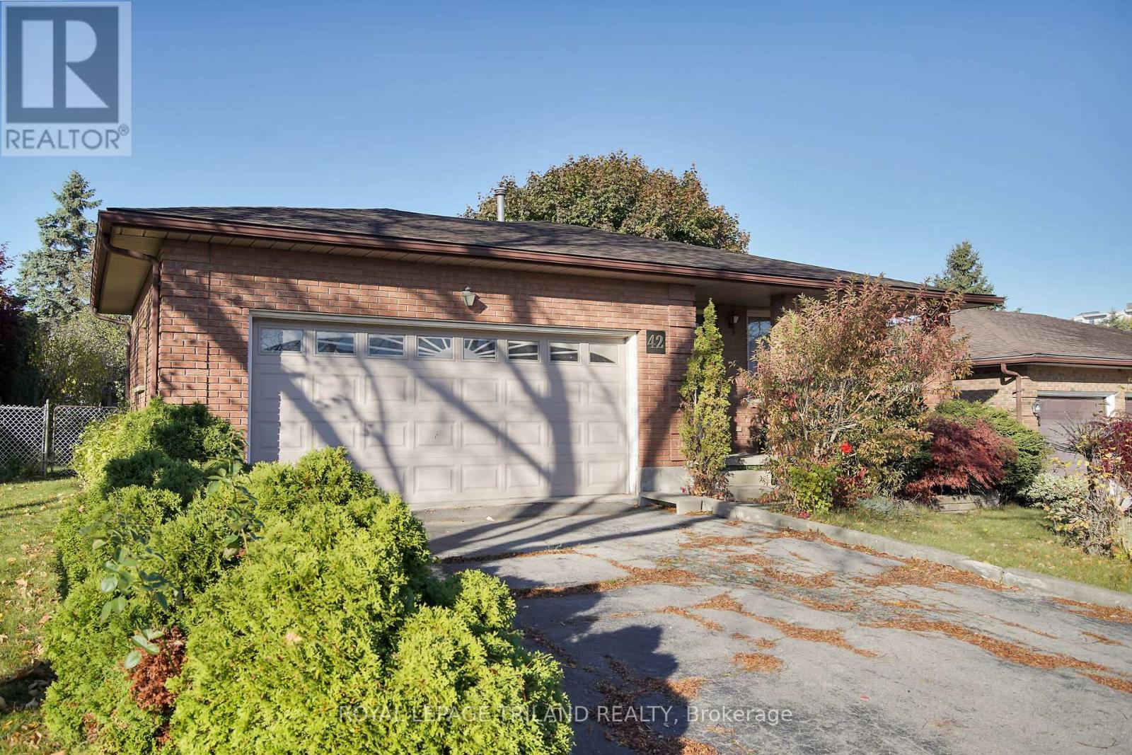 42 Applegreen Grove, London South (South N), Ontario  N6J 4K4 - Photo 2 - X12521096