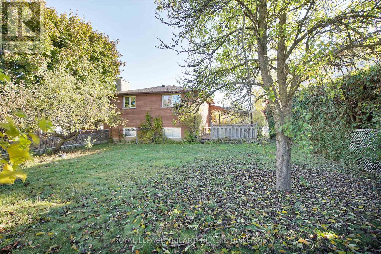 42 Applegreen Grove, London South (South N), Ontario  N6J 4K4 - Photo 32 - X12521096