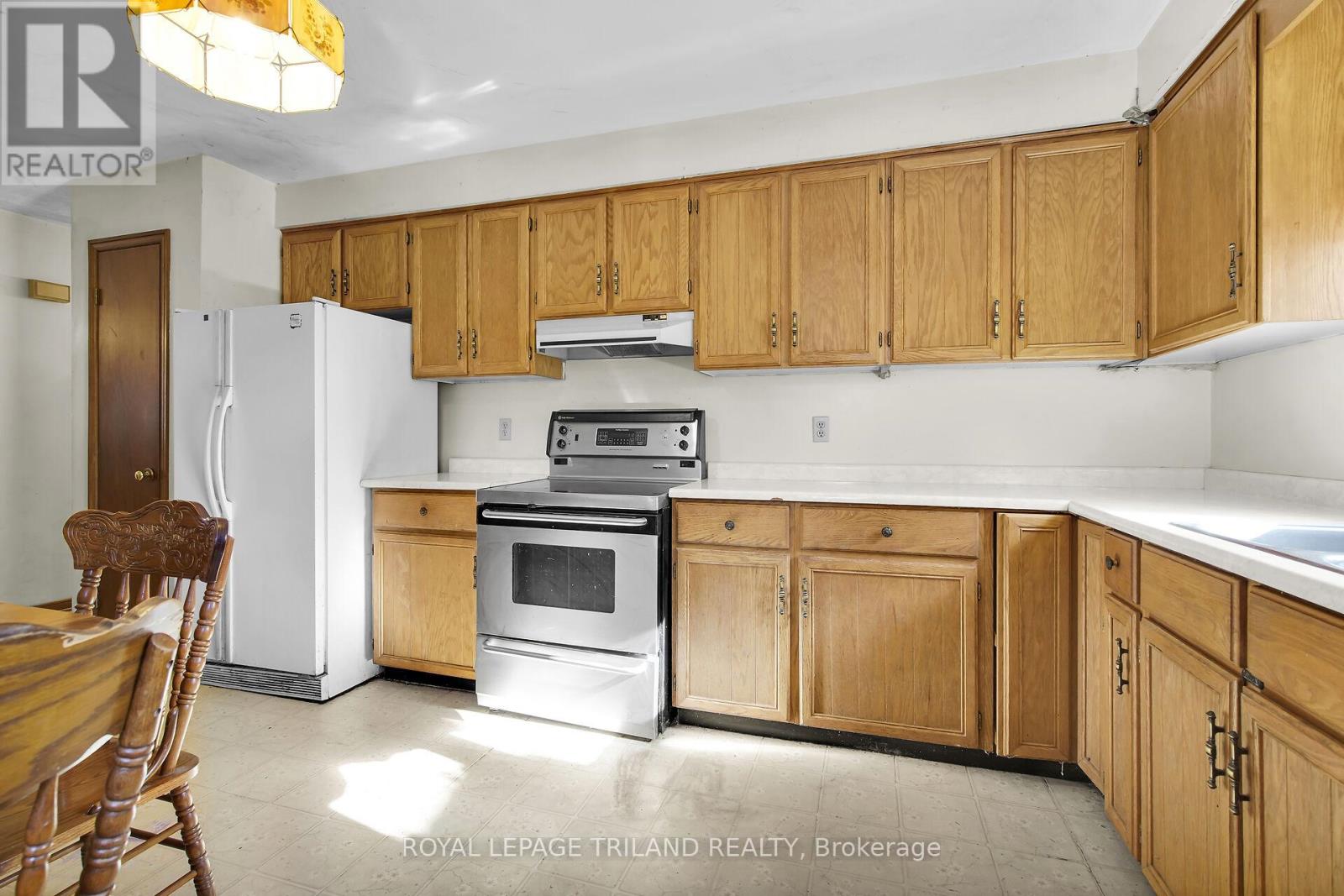 42 Applegreen Grove, London South (South N), Ontario  N6J 4K4 - Photo 8 - X12521096