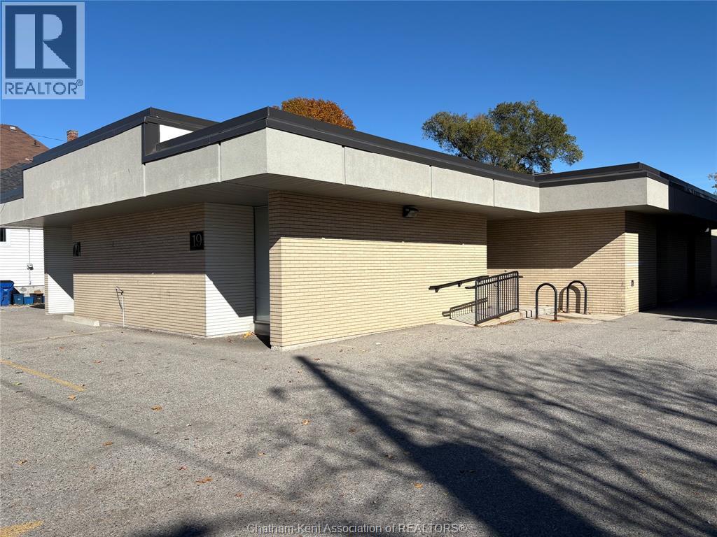 MLS# 25028262: 19 Raleigh STREET, Chatham, Canada
