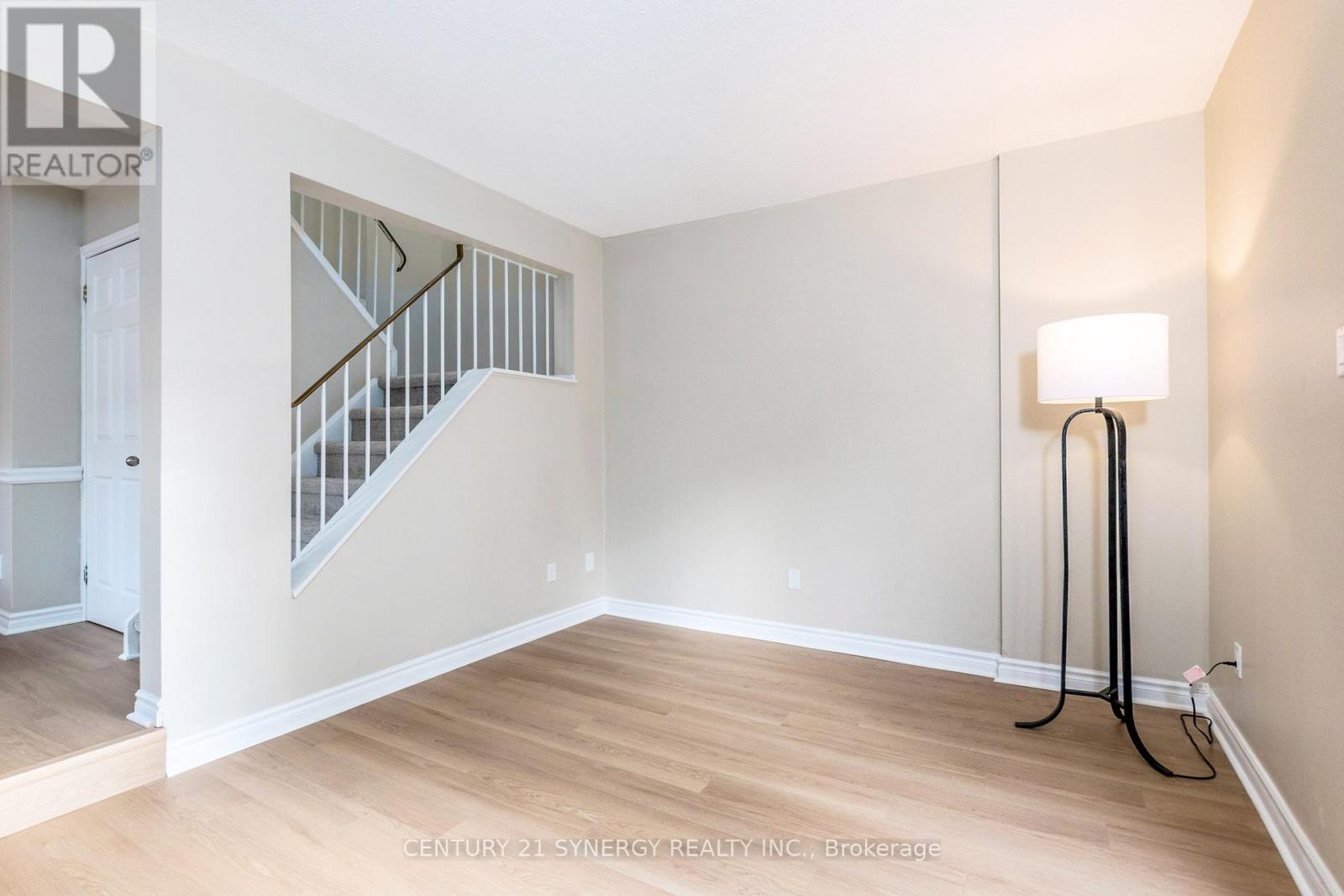 8 Sundback Lane, Ottawa, Ontario K2L 2W8 - Photo 16 - X12521062