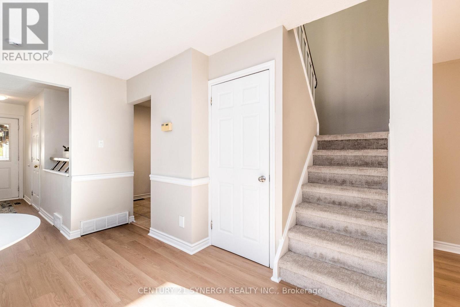 8 Sundback Lane, Ottawa, Ontario K2L 2W8 - Photo 18 - X12521062