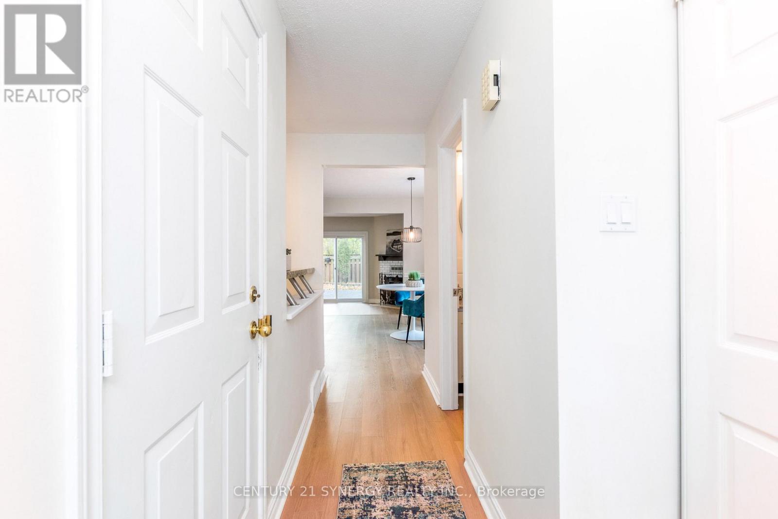 8 Sundback Lane, Ottawa, Ontario K2L 2W8 - Photo 4 - X12521062