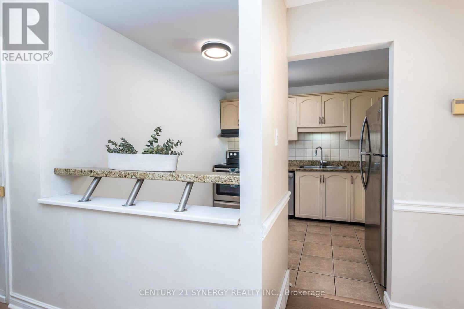 8 Sundback Lane, Ottawa, Ontario K2L 2W8 - Photo 5 - X12521062