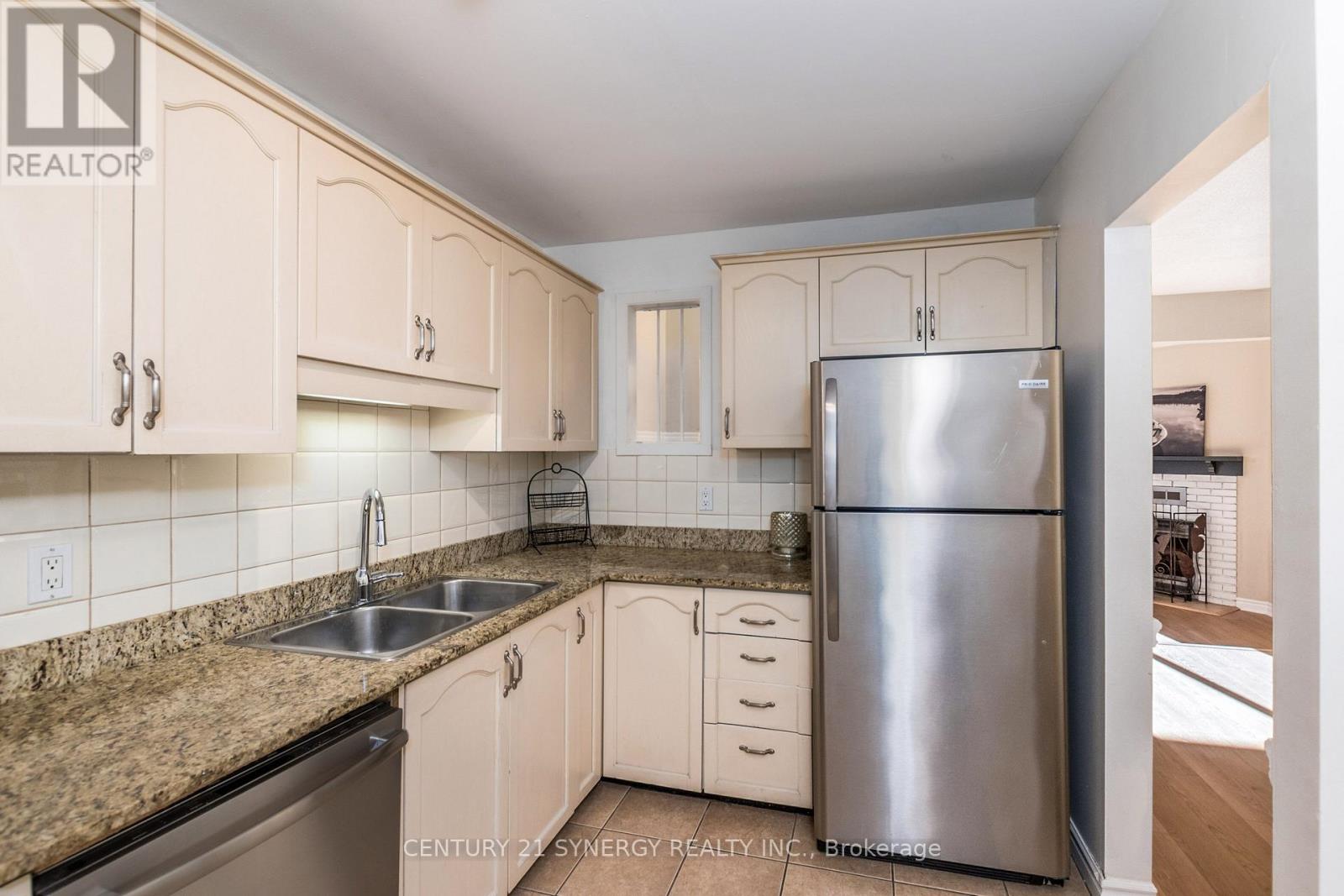 8 Sundback Lane, Ottawa, Ontario K2L 2W8 - Photo 6 - X12521062