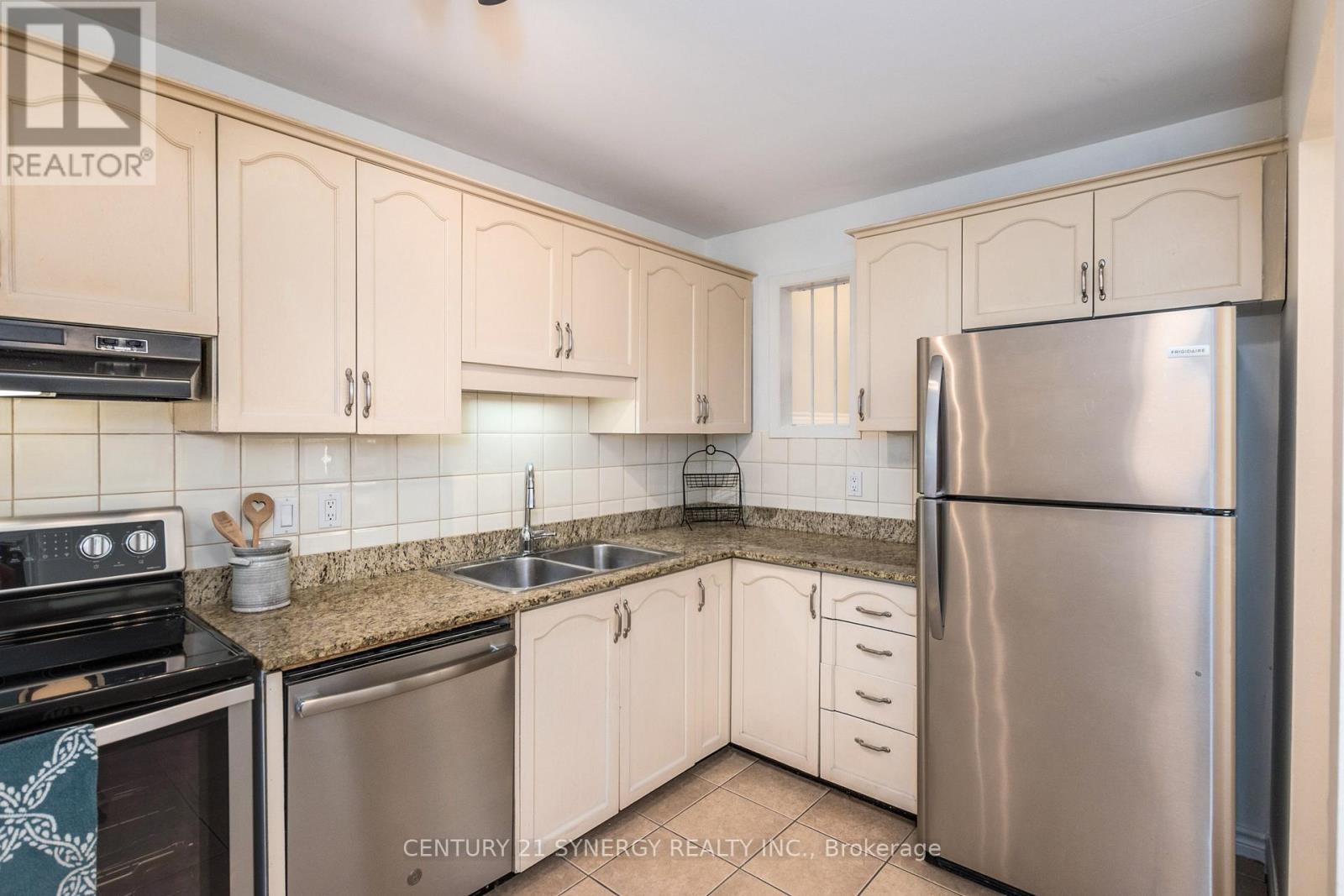 8 Sundback Lane, Ottawa, Ontario K2L 2W8 - Photo 7 - X12521062