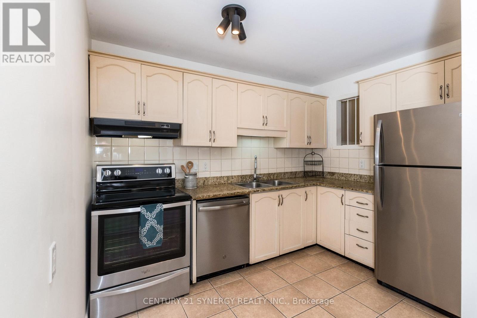 8 Sundback Lane, Ottawa, Ontario K2L 2W8 - Photo 8 - X12521062