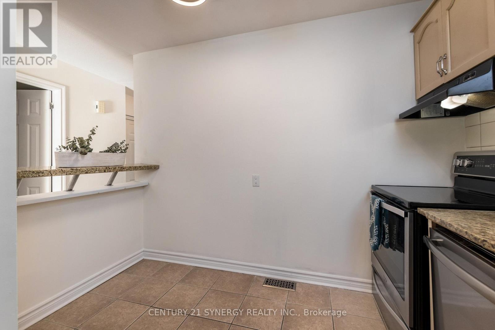 8 Sundback Lane, Ottawa, Ontario K2L 2W8 - Photo 9 - X12521062