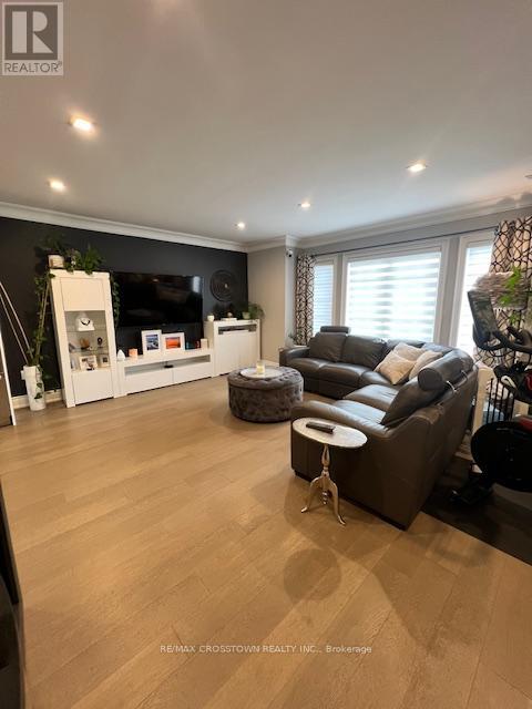 208 Roselena (Main Flr) Drive, King, Ontario  L0G 1T0 - Photo 3 - N12520714