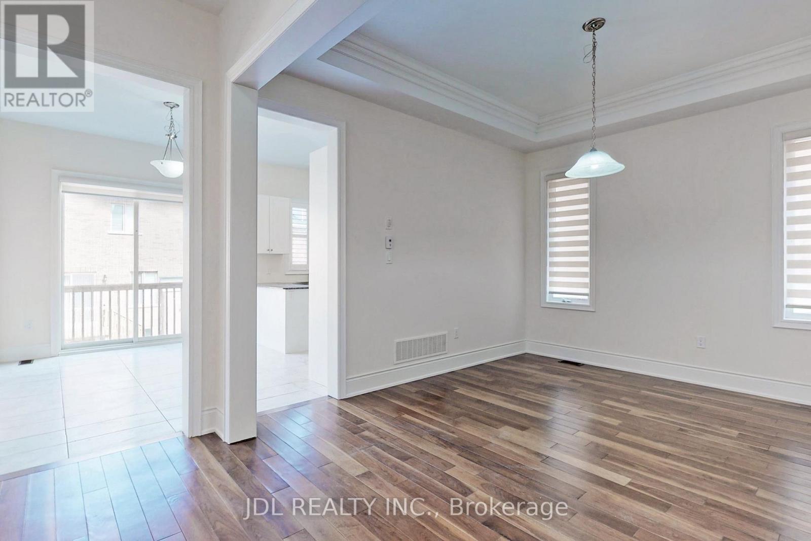 95 Giardina Crescent, Richmond Hill, Ontario  L4B 0G2 - Photo 10 - N12520724