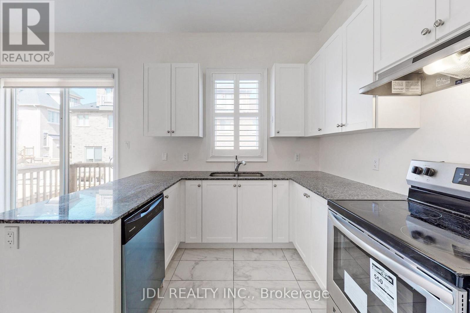 95 Giardina Crescent, Richmond Hill, Ontario  L4B 0G2 - Photo 12 - N12520724