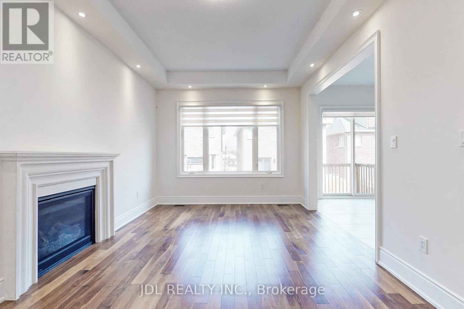 95 Giardina Crescent, Richmond Hill, Ontario  L4B 0G2 - Photo 3 - N12520724