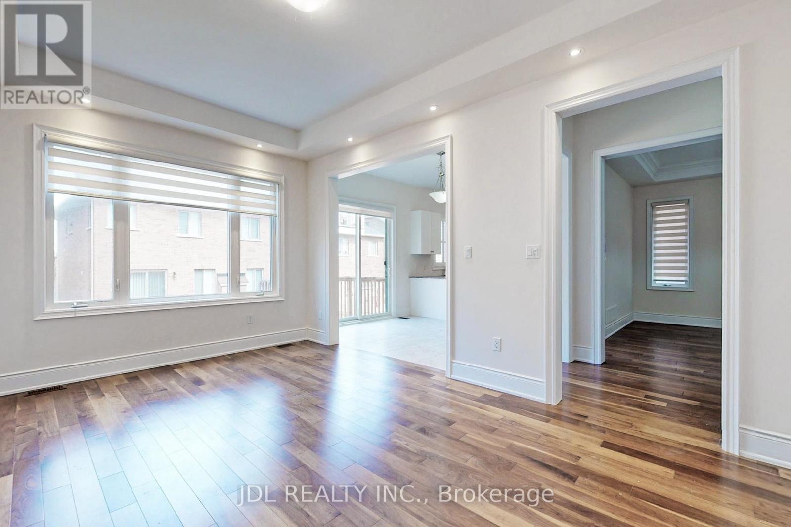 95 Giardina Crescent, Richmond Hill, Ontario  L4B 0G2 - Photo 5 - N12520724