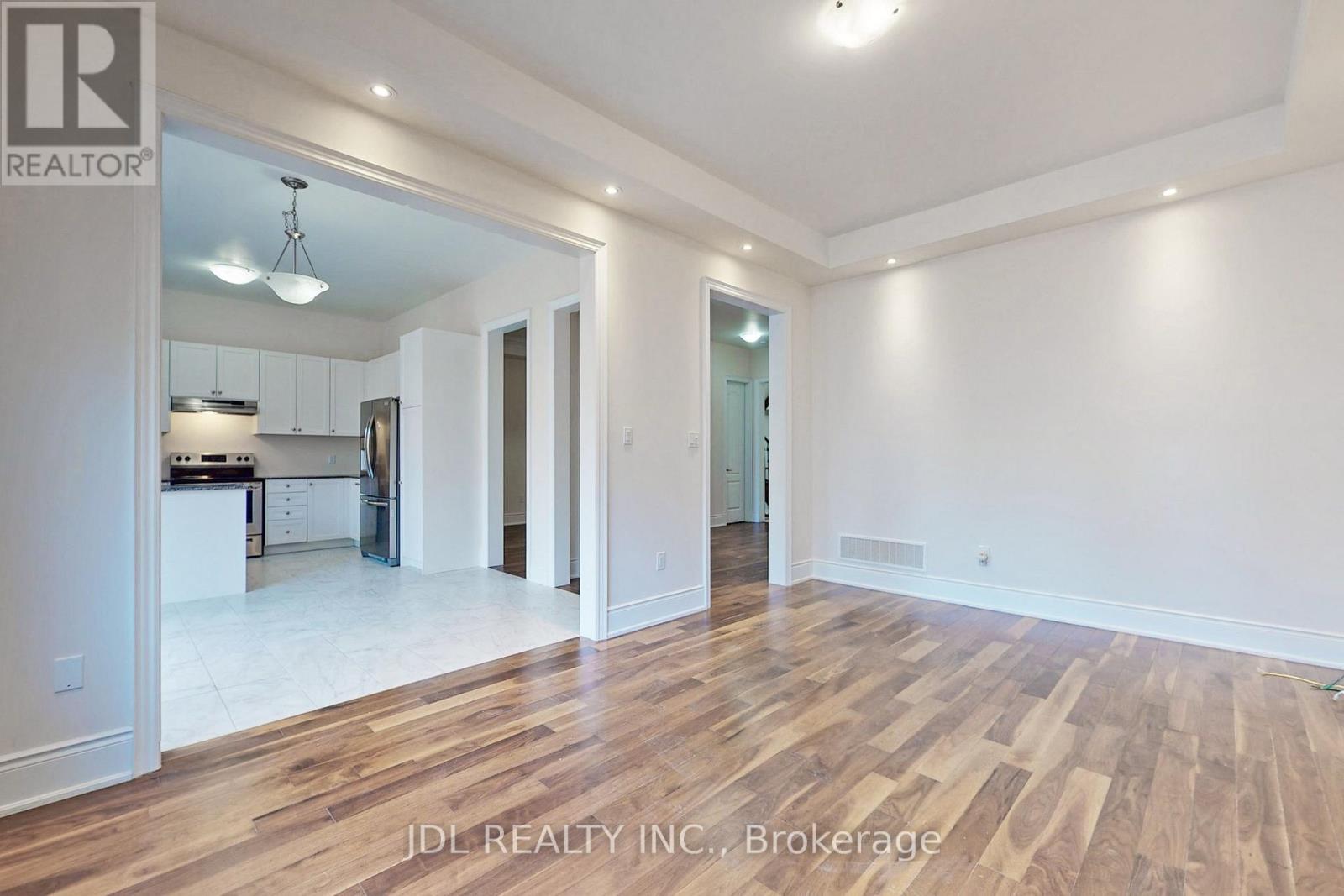 95 Giardina Crescent, Richmond Hill, Ontario  L4B 0G2 - Photo 6 - N12520724