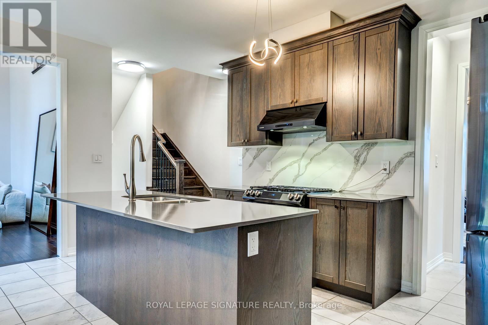 99 Bethpage Crescent, Newmarket, Ontario  L3X 1B8 - Photo 11 - N12520828