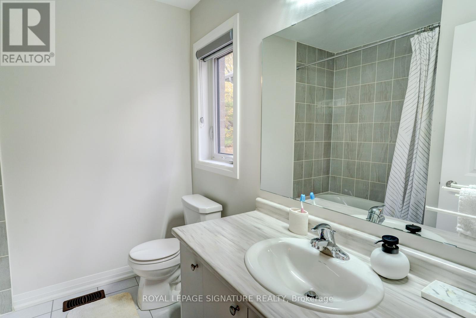 99 Bethpage Crescent, Newmarket, Ontario  L3X 1B8 - Photo 30 - N12520828