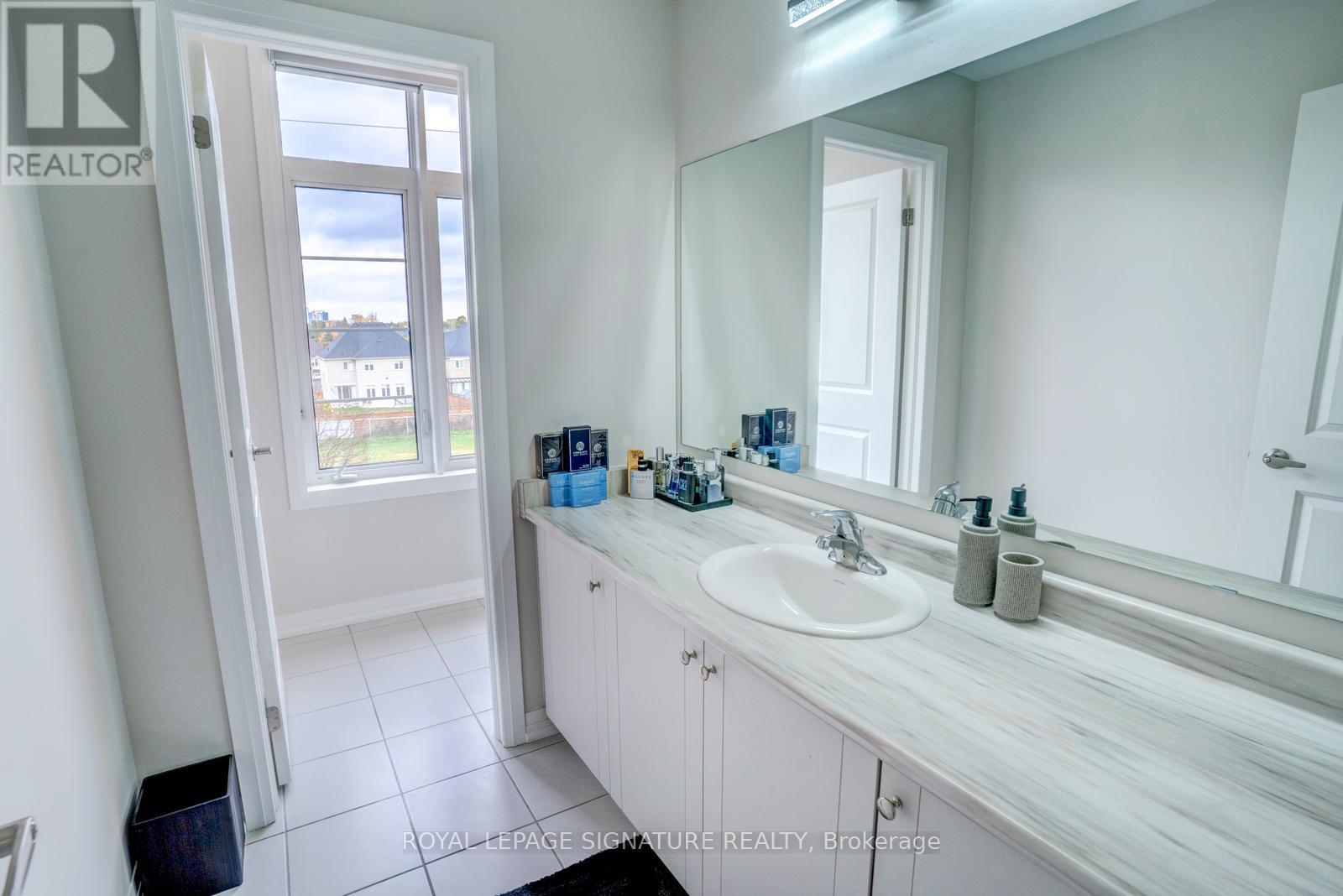 99 Bethpage Crescent, Newmarket, Ontario  L3X 1B8 - Photo 33 - N12520828