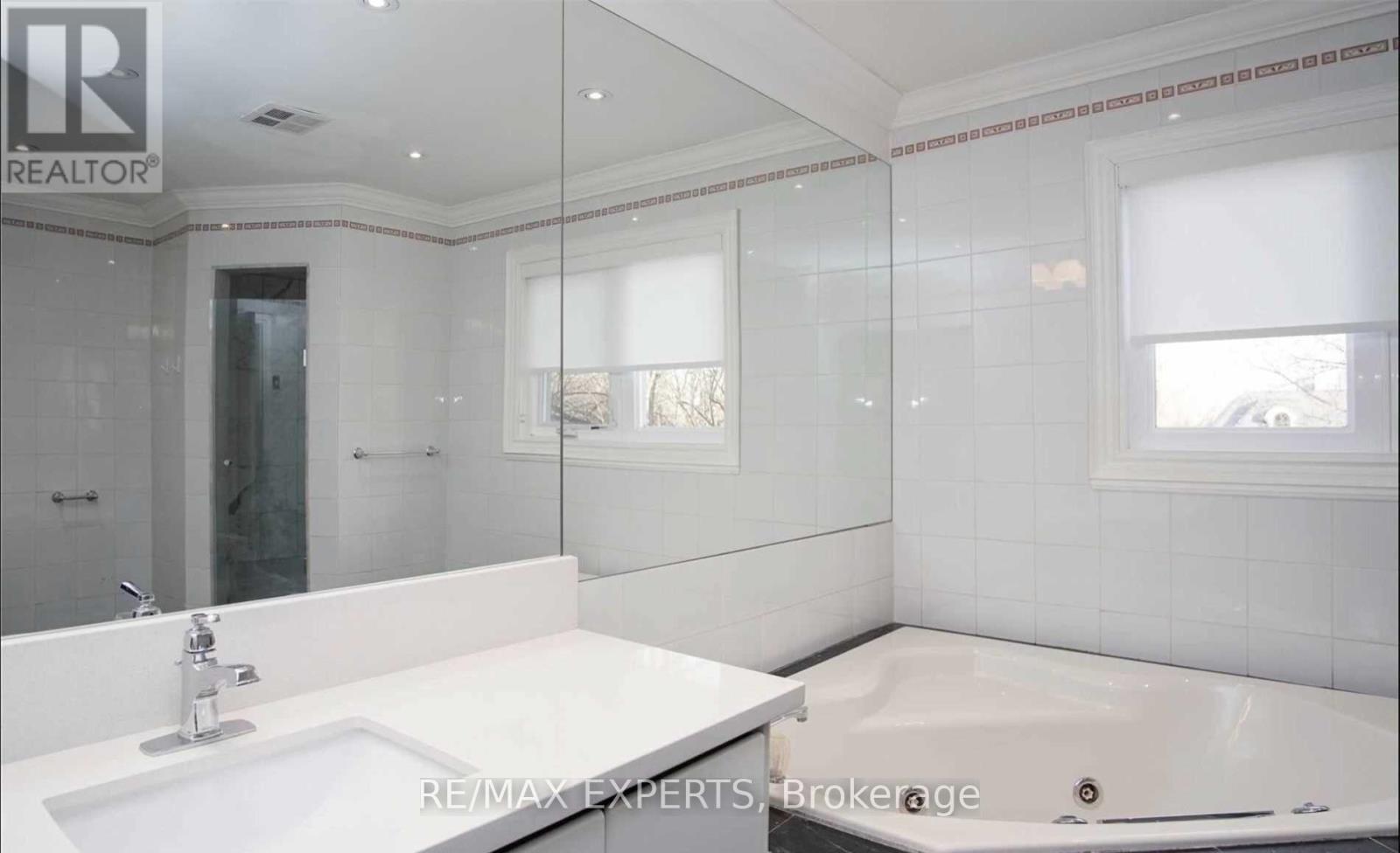 33 Rose Green Drive, Vaughan, Ontario  L4J 4R8 - Photo 11 - N12520868