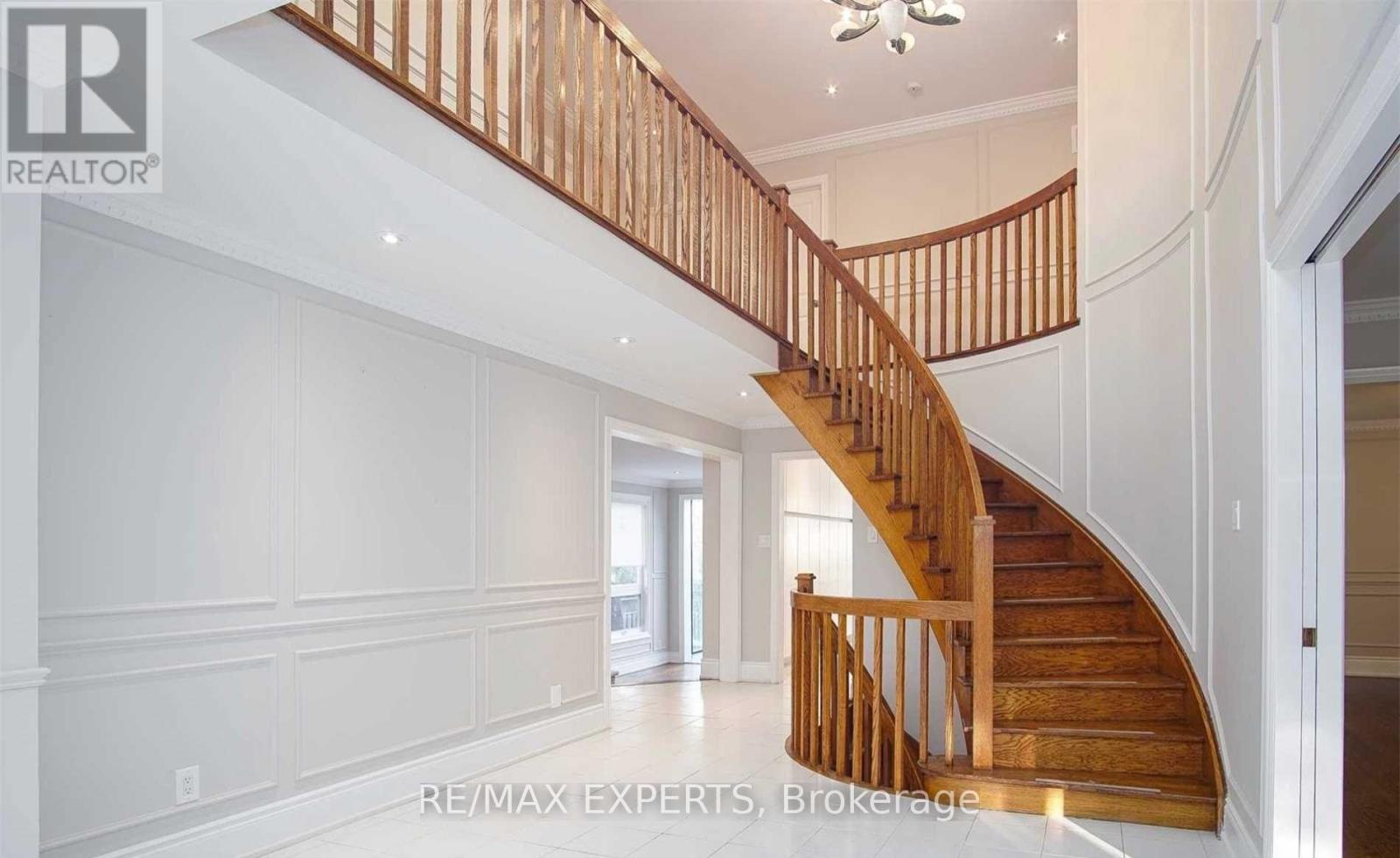 33 Rose Green Drive, Vaughan, Ontario  L4J 4R8 - Photo 2 - N12520868