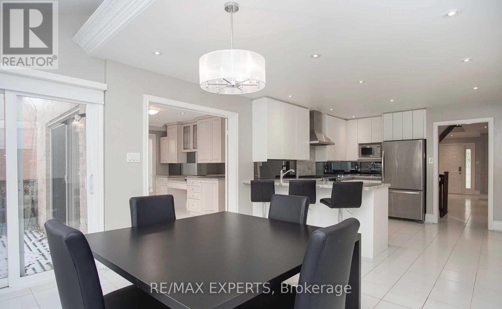 33 Rose Green Drive, Vaughan, Ontario  L4J 4R8 - Photo 3 - N12520868