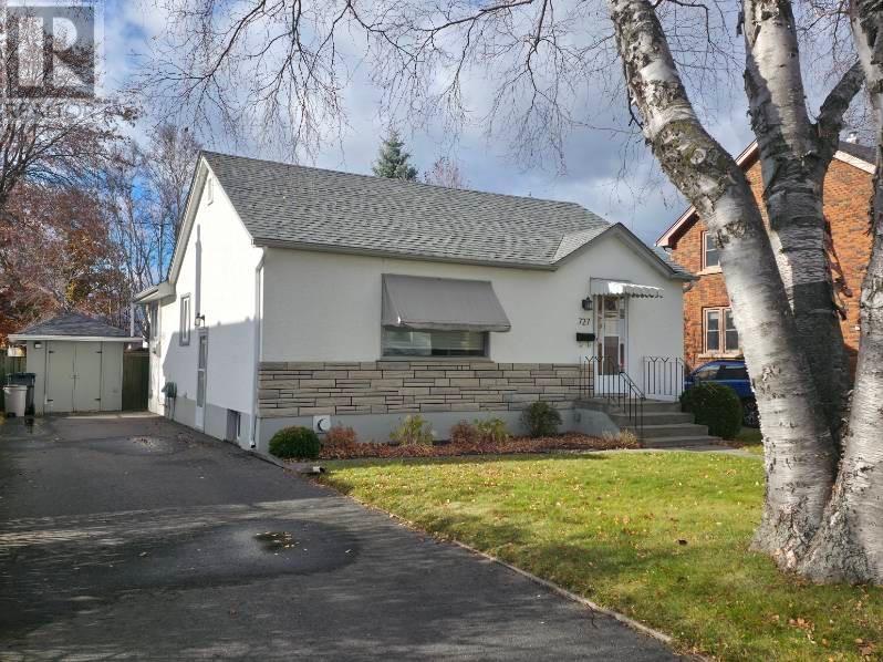 727 Bessie Ave., Thunder Bay, Ontario  P7E 1X4 - Photo 2 - TB253425