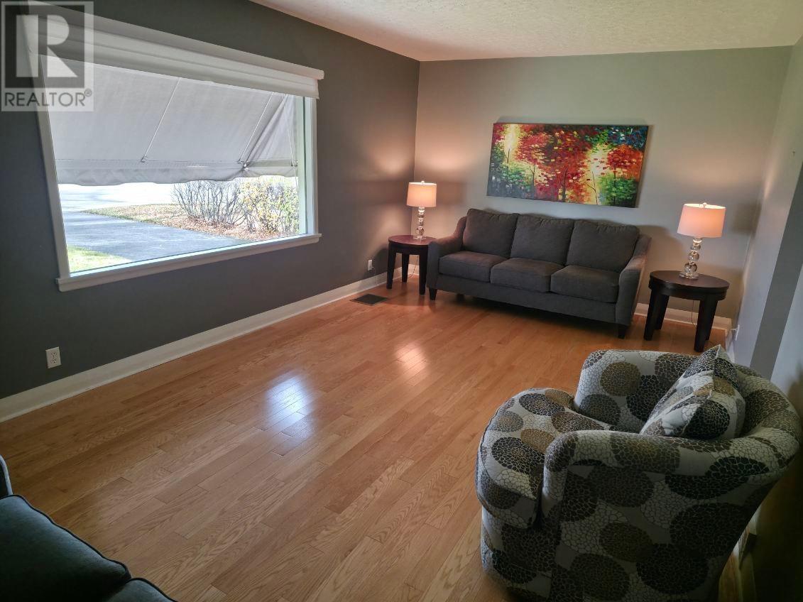 727 Bessie Ave., Thunder Bay, Ontario  P7E 1X4 - Photo 4 - TB253425