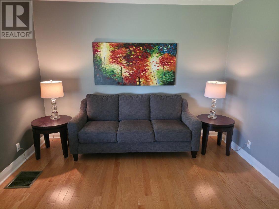 727 Bessie Ave., Thunder Bay, Ontario  P7E 1X4 - Photo 5 - TB253425